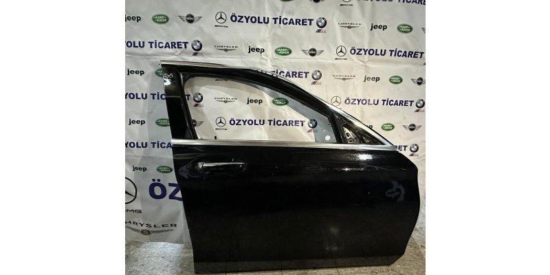 Mercedes W205 C Serisi Sağ Ön Kapı Siyah 2014-2021