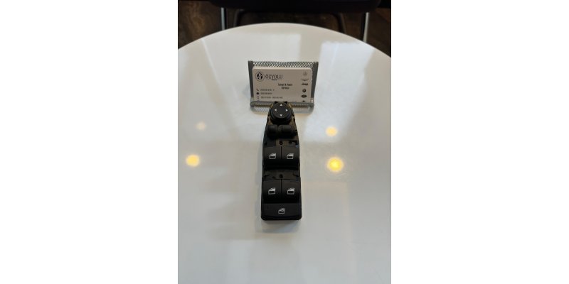 BMW F20 1-SERİSİ SOL ÖN CAM DÜĞMESİ 9241955