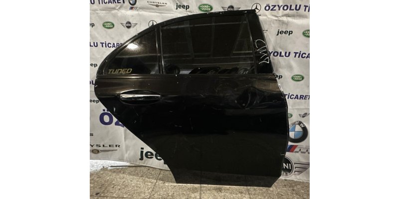 Mercedes W205 C Serisi Sağ Arka Kapı Siyah 2014-2021
