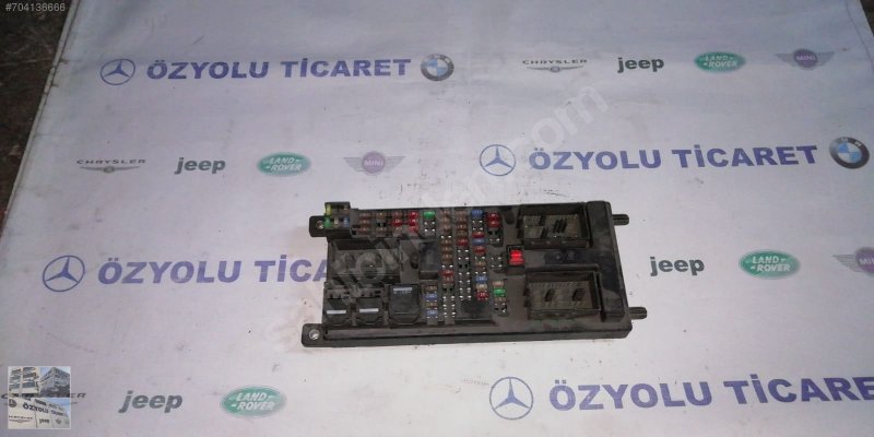 Land rover discovery 3 sigorta tablası YQE500350