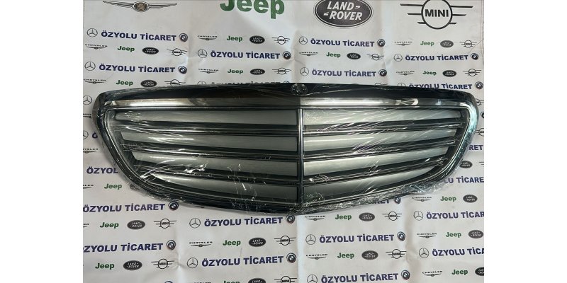 Mercedes W205 C Serisi Exclusive Perdeli Ön Panjur A2058802683