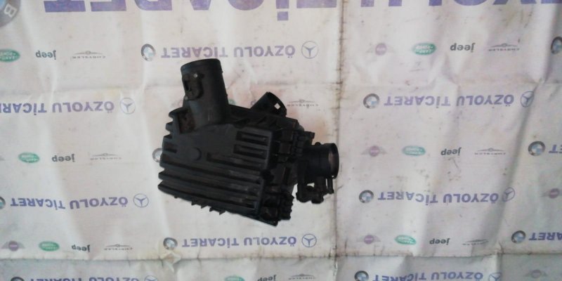 Bmw i8 hava filtre kutusu 001043
