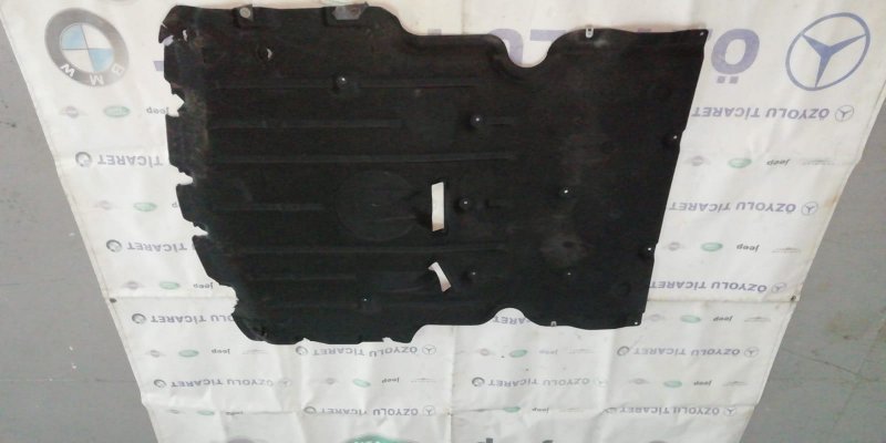 Bmw i8 mator muhafaza plastigi 001044