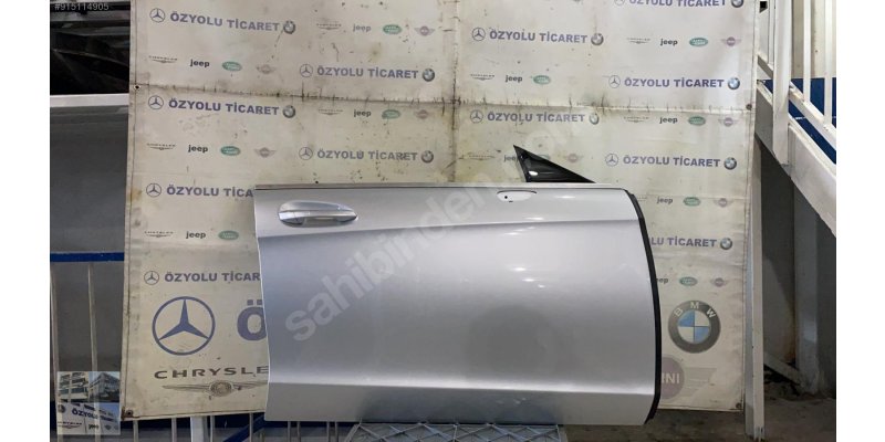 MERCEDES W218 CLS SAĞ ÖN KAPI METALİK GRİ 0010922 · fotoğraf 2