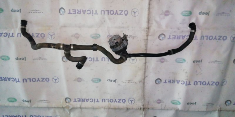 BMW i8 Bmw i8 su pompası ve hortumları 860044203